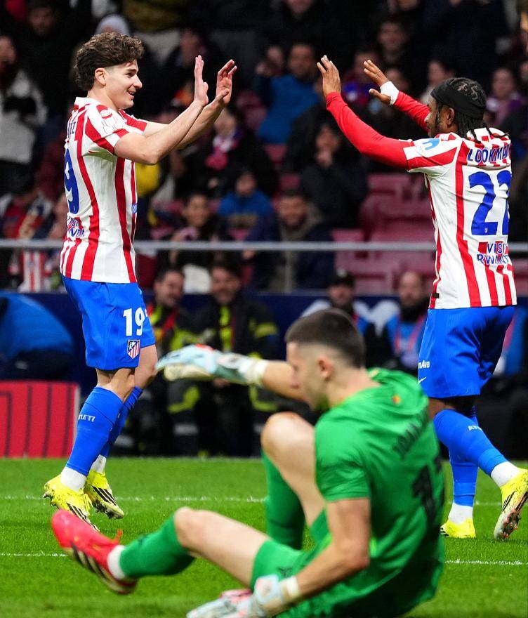 ทำลายสถิติที่น่าอับอาย 73 ปี! นักเตะใหม่สร้างผลงานทันที อัลบาเรซทำประตูและแอสซิสต์พาแอตเลติโก มาดริดถล่มบาร์เซโลนา 4-0 บาร์เซโลนา_แชมเปียนส์ลีก_แอตเลติโก มาดริด