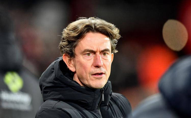 ท็อตแน่ม ฮ็อตสเปอร์ส อยู่บนขอบเหวของการตกชั้น ภายใต้แรงกดดันมหาศาล ใครจะเป็นผู้จัดการทีมคนใหม่? _แฟรงค์_ ผู้จัดการลีก