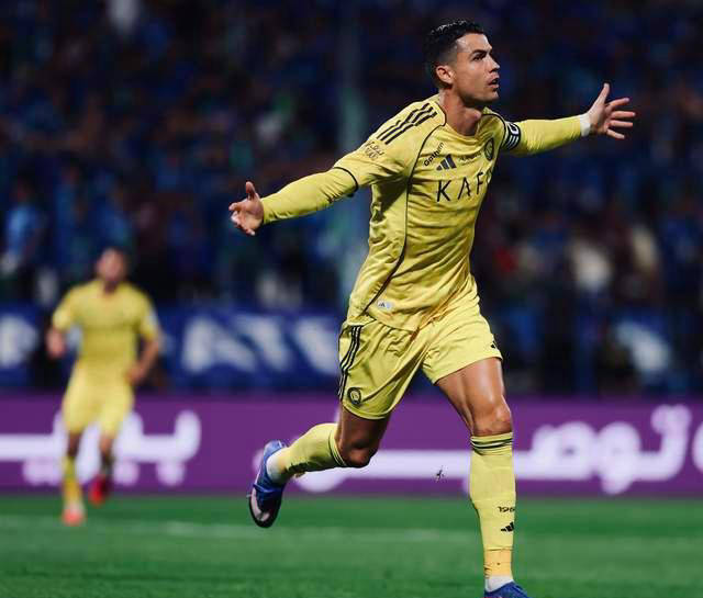 2-0! โรนัลโด้ทำประตูอีกครั้งในนาทีที่ 41 สร้างสถิติใหม่สามรายการ ขณะที่อัล นาสร์ขยายสถิติชนะติดต่อกันนอกบ้านเป็น 8 นัด ไล่จี้อัล ฮิลาลเข้าไปทุกที