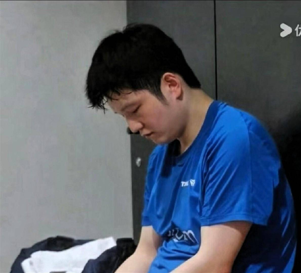 เบื้องหลังความพ่ายแพ้ของฟาน เจินตง ในการเปิดตัวคู่ผสมบุนเดสลีกา: ร่างกายที่อ่อนล้าสัมผัสหัวใจ แฟนๆ หวังว่าฮีโร่จะวางเกราะและกลับบ้าน เพื่อนร่วมทีมซาร์บรึคเคน ไมส์เนอร์