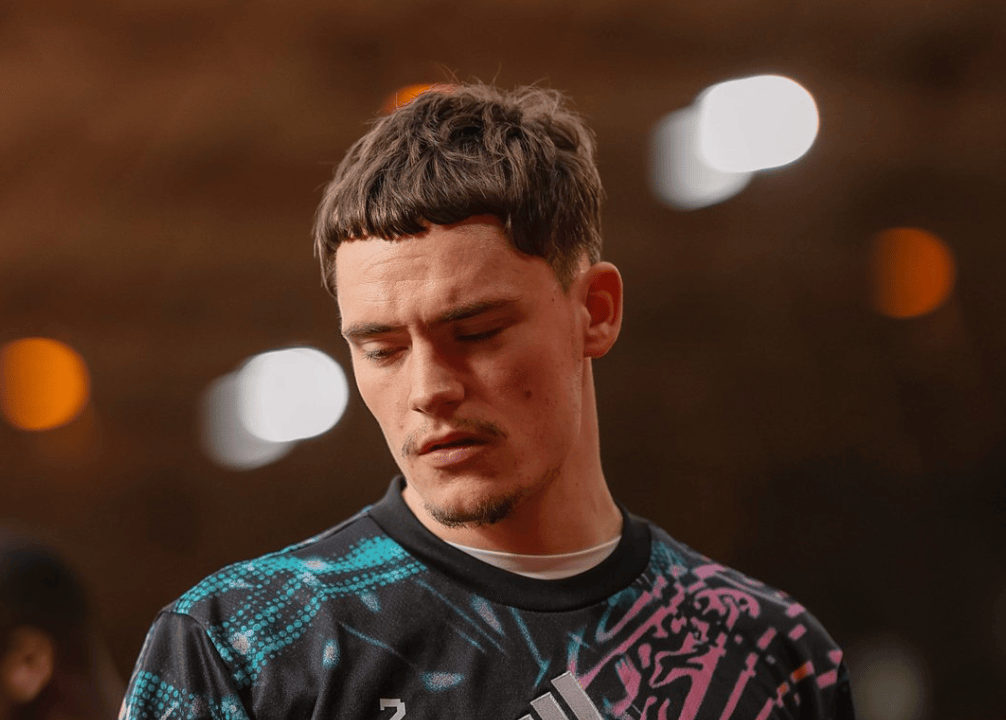 จำนวนการยิงของลิเวอร์พูลที่ 2-12 ในครึ่งแรกถือเป็นสถิติที่แย่ที่สุดในรอบ 11 ปี แฟนบอลเรียกร้องว่า "สโลธควรถูกไล่ออกในครึ่งแรก" การโจมตีแชมเปียนส์ลีก แมนเชสเตอร์ ยูไนเต็ด จำนวนการยิงของลิเวอร์พูลที่ 2-12 ในครึ่งแรกถือเป็นสถิติที่แย่ที่สุดในรอบ 11 ปี แฟนบอลเรียกร้องว่า "สโลธควรถูกไล่ออกในครึ่งแรก" การโจมตีแชมเปียนส์ลีก แมนเชสเตอร์ ยูไนเต็ด