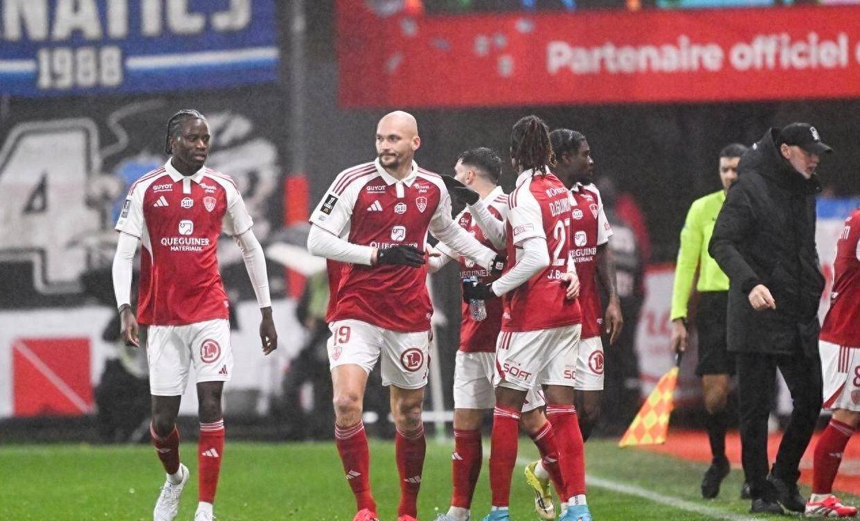 มาร์กเซยพ่ายแพ้อย่างน่าตกใจ 0-2 ทำให้ตารางคะแนนลีกเอิงมีการเปลี่ยนแปลง: การแข่งขันเพื่อชิงตั๋วไปยุโรปยิ่งวุ่นวายมากขึ้น เบรสต์ พบ กรีนวูด