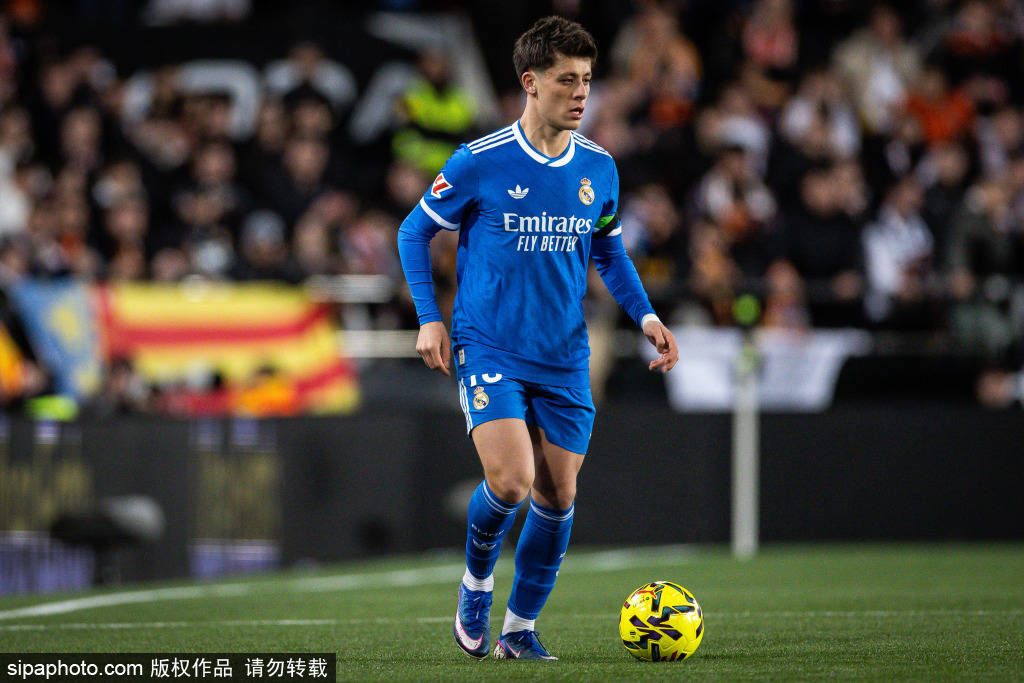 คีเลียน เอ็มบัปเป้ เผชิญกับเสียงวิจารณ์อย่างหนักจากสื่อฝรั่งเศส: อาการบาดเจ็บที่เข่าเป็นเพียงการปกปิดฟอร์มที่ย่ำแย่หรือไม่? การทำประตูเป็นเป้าหมายเดียวของเขาจริงหรือ? _การแข่งขัน_สื่อ_วิจารณ์