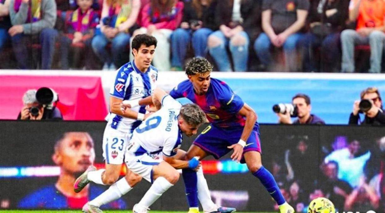 ความได้เปรียบอย่างสบายของเรอัล มาดริดหลุดลอยไป! บาร์เซโลนาหยุดสถิติแพ้ด้วยการชนะ 3-0 กลับมาครองตำแหน่งจ่าฝูงด้วยคะแนนนำหนึ่งแต้ม ขณะที่การแข่งขันชิงแชมป์ลาลีกาเข้มข้นขึ้น _เลบันเต้_ _การแข่งขัน_ _แอตเลติโก มาดริด_