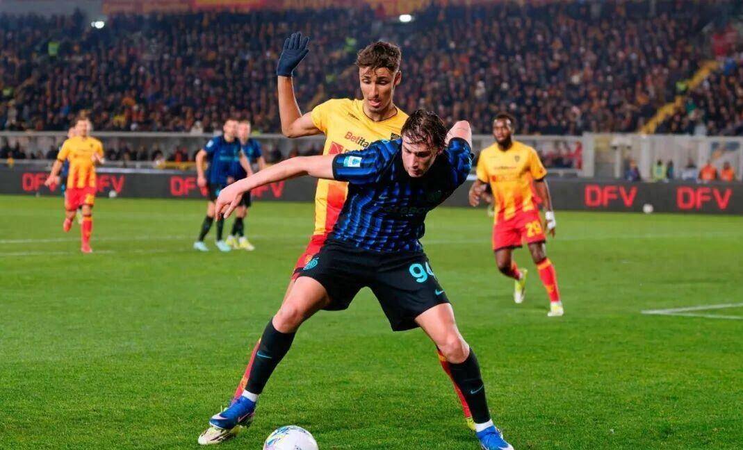 เสียงโห่ดังสนั่น! ชัยชนะนอกบ้านของอินเตอร์ มิลาน เผยให้เห็นว่าใครคือคู่แข่งที่แท้จริง ขณะที่กองหน้าดาวรุ่งต้องเผชิญกับคำถามที่ลึกซึ้งถึงจิตใจ บาสโตนี่ การแข่งขัน เปียโอลี่