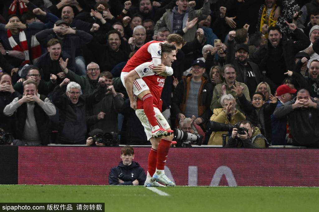 กล้องสำรองบนม้านั่ง: ปฏิกิริยาที่ดีที่สุดต่อชัยชนะถล่มทลายของสเปอร์สในเกมกับอาร์เซนอล