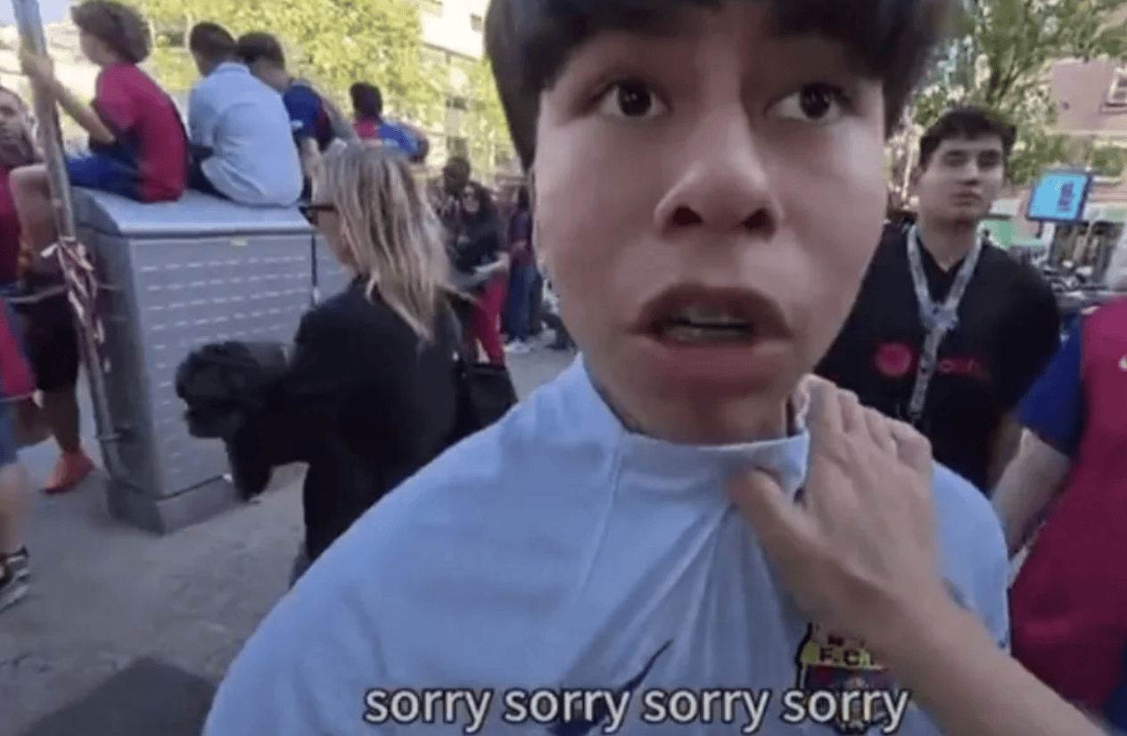 แฟนบอลจีนถูกเลือกปฏิบัติทางเชื้อชาติในสเปนเมื่อปีที่แล้ว; เจ้าหน้าที่บาร์เซโลนาขอโทษผ่านข้อความส่วนตัวและส่งของขวัญไปให้สองวันต่อมา_เรอัล มาดริด_แชมเปียนส์ลีก_บาร์เซโลนา