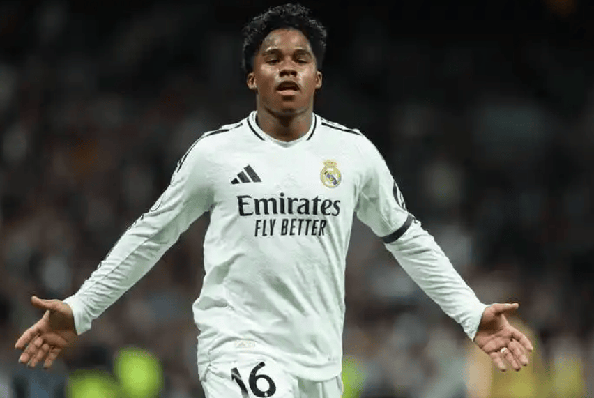 7 นัด, 5 ประตู และ 1 แอสซิสต์! โรนัลโด้คนใหม่ของเรอัล มาดริด เผชิญเสียงวิจารณ์อย่างหนัก ถูกมองว่า 'เดินเล่น' ในวัย 19 ปี และไม่น่าจะประสบความสำเร็จแทนเอ็มบัปเป้ _เอนดริค_ลียง_โดเมเนค