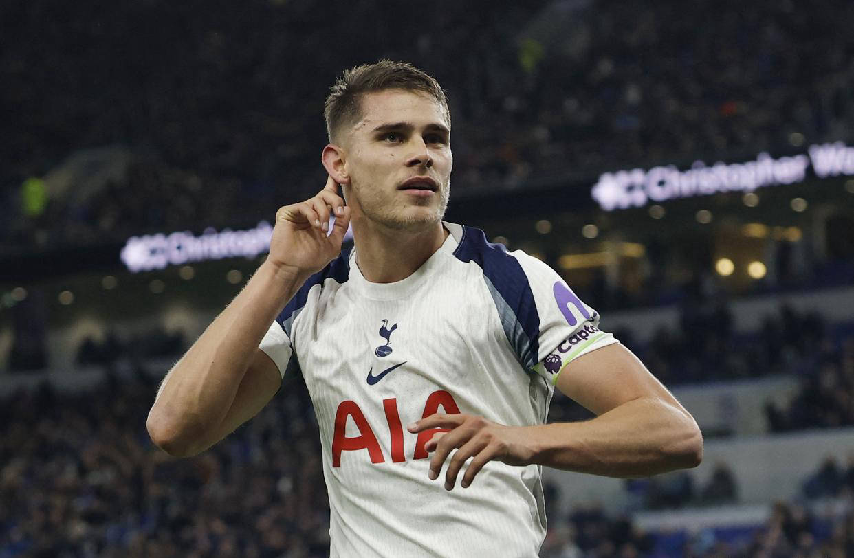 ความลังเลในการต่อสัญญา: ท็อตแน่ม ฮ็อตสเปอร์ ติดหล่มวิกฤตตกชั้น เผชิญศึกหนักในการรั้งตัวเซ็นเตอร์แบ็คคนสำคัญ แวน เดอ เวน _ฤดูกาลนี้_ _พรีเมียร์ลีก_ _โรม่า