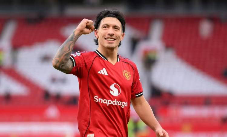 ราชาแห่งท้องฟ้า: ลิซานโดร มาร์ติเนซ, เสาหลักที่แข็งแกร่งของแนวรับแมนเชสเตอร์ยูไนเต็ด เซ็นเตอร์แบ็ค ลิมา แนวรับ