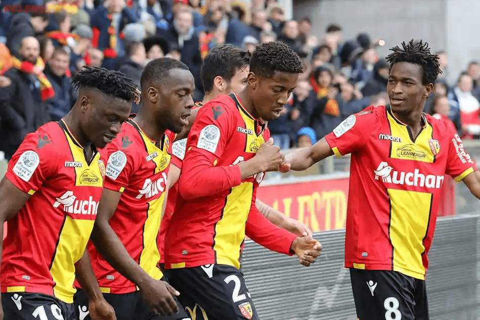 วันศุกร์ที่ 011 28 กุมภาพันธ์ 03:45 พรีวิว: ลีกเอิง, สตราส์บูร์ก พบ เลอส์ - เจ้าบ้าน - โจมตี - ทีมเยือน