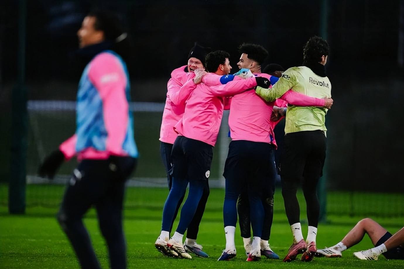 พรีเมียร์ลีก: ลีดส์ ยูไนเต็ด พบ แมนเชสเตอร์ ซิตี้ วิเคราะห์ทีมเยือนได้เปรียบอย่างชัดเจน ฮาลันด์เป็นกุญแจสำคัญ ผลเสมอเป็นไปได้ _ยูฟ่า แชมเปียนส์ลีก_ _อาร์เซนอล_ _แมนเชสเตอร์ ยูไนเต็ด_