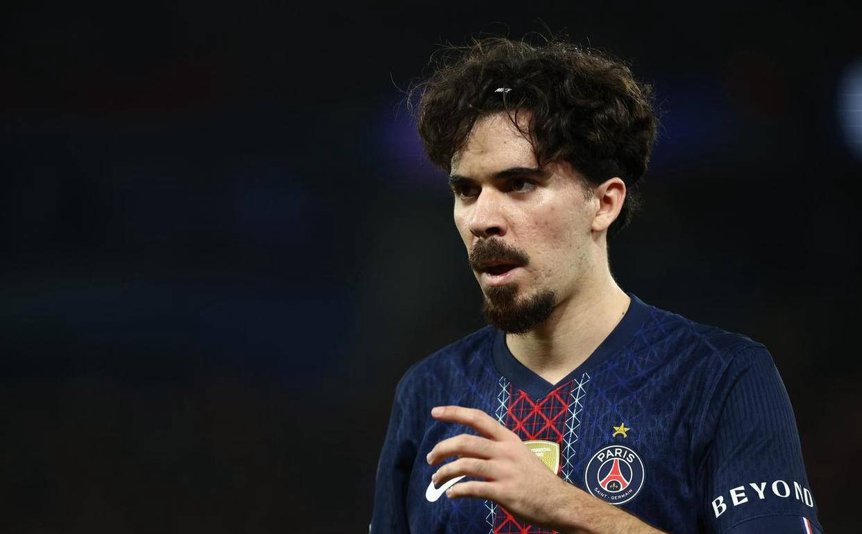 ดาวรุ่งชาวเกาหลีใต้วัย 25 ปีฉายแสง: แอสซิสต์ที่แม่นยำช่วยให้ปารีส แซงต์-แชร์กแมงคว้าชัยชนะติดต่อกัน รักษาตำแหน่งจ่าฝูงในตารางลีก_แซงต์-แชร์กแมง_แมตช์_อี คัง-อิน