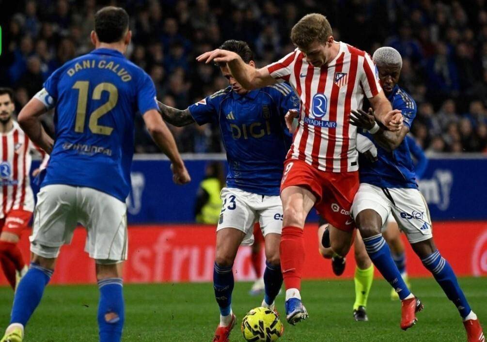 บาร์เซโลน่า 4-1! แอตเลติโก มาดริด 1-0 ชนะในช่วงท้ายเกม! ลาลีกาอยู่ในความวุ่นวายอีกครั้ง! สองอันดับแรกมีคะแนนห่างกันสี่แต้ม! แอตเลติโกกลับขึ้นสู่อันดับสาม! _การแข่งขัน_ บียาร์เรอัล _แชมเปียนส์ลีก_