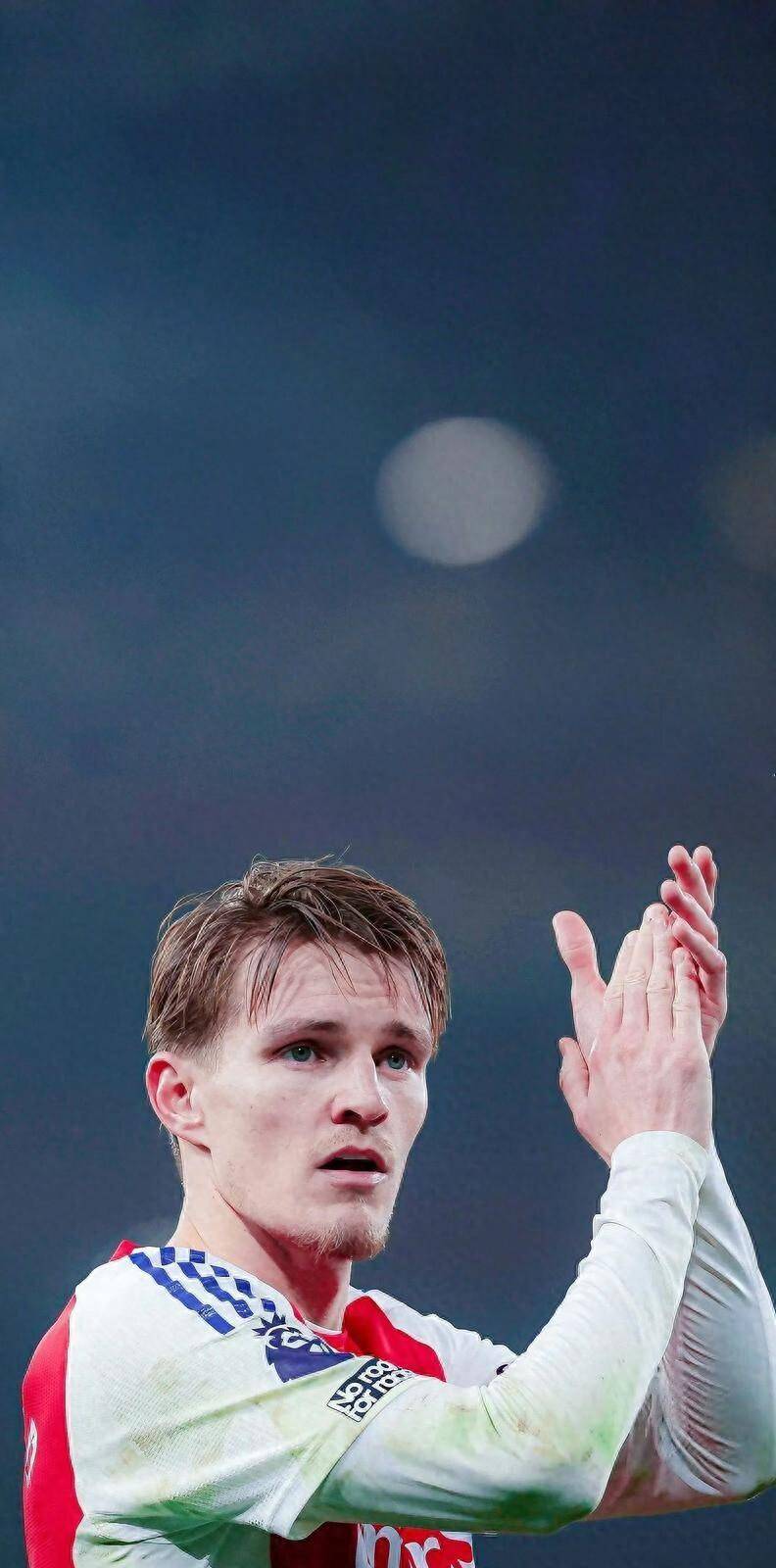 การเซ็นสัญญาของ Arsenal สัมผัสเส้นสีแดงของการฝึกเยาวชน เงินเดือนสูงสุดของ Martinelli นั้นขัดแย้งกันอย่างต่อเนื่อง และมันสั้นเกินไปสำหรับ Gordon_Artta_Uefa Champions League_Manchester United