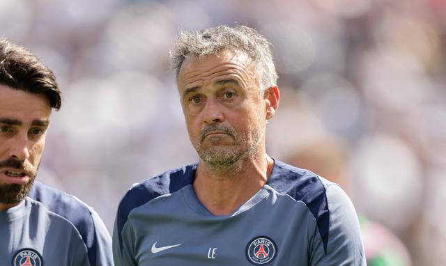 แชมป์เปี้ยนส์ลีก ปารีส ตกต่ำในบ้านและกระแทกเข้าโมนาโก 1-3 และความผิดพลาดบ่อยครั้งก็เกิดขึ้น