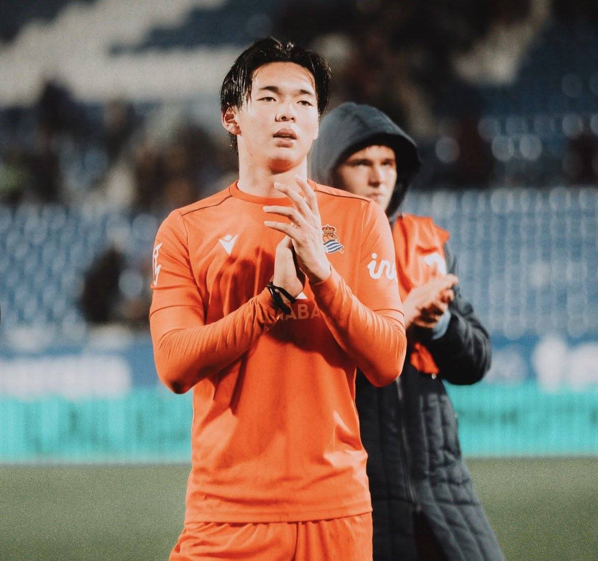 สมาคมฟุตบอลสเปนเข้าแทรกแซงผู้เล่นชาวญี่ปุ่นถูกเลือกปฏิบัติทางเชื้อชาติในฐานะชาวจีนและสูงสุดถูกระงับ 10 เกม