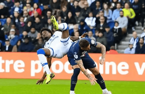 ตัวอย่างการต่อสู้ของลีกเอิง 1 โฟกัส: การต่อสู้คุณสมบัติ Marseille vs Auxelle Champions League, การตกชั้น Dragon Crushing Relegation? _ น่วม