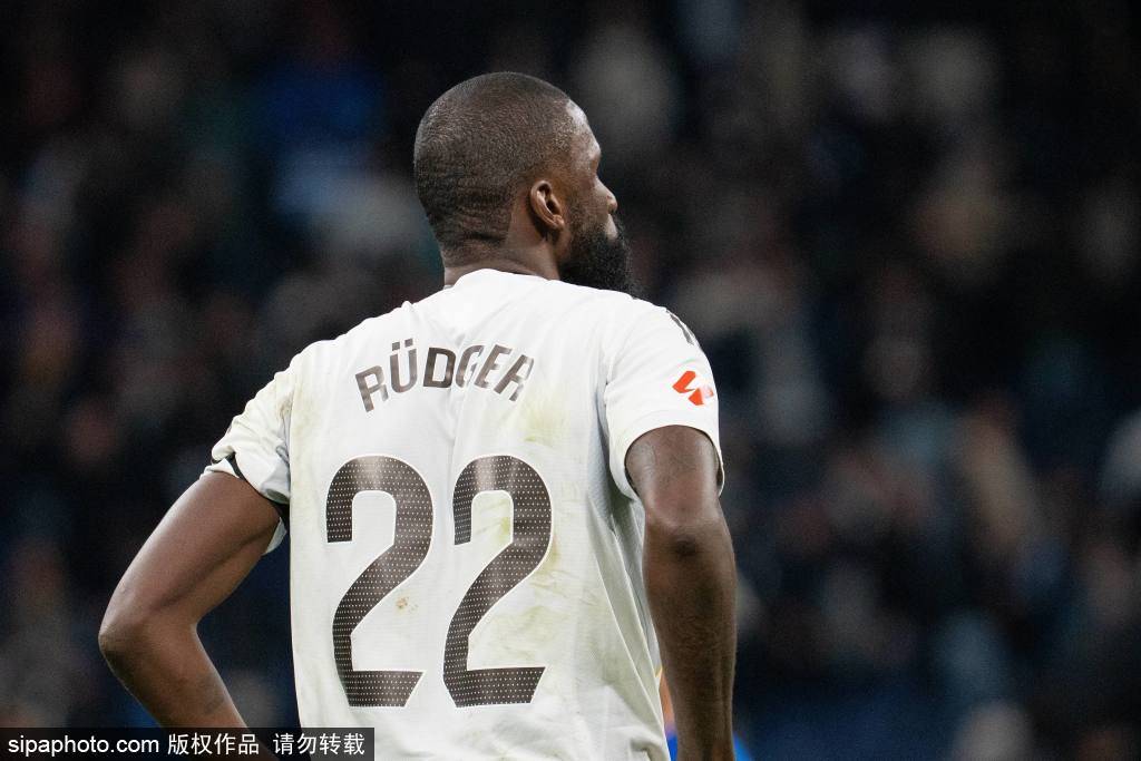 ลูกเทนนิสยาวพิเศษของ Gulair: เทคนิคและอารมณ์ที่เกี่ยวพันกันในแคมเปญลาลีกา_combat_real madrid_fans