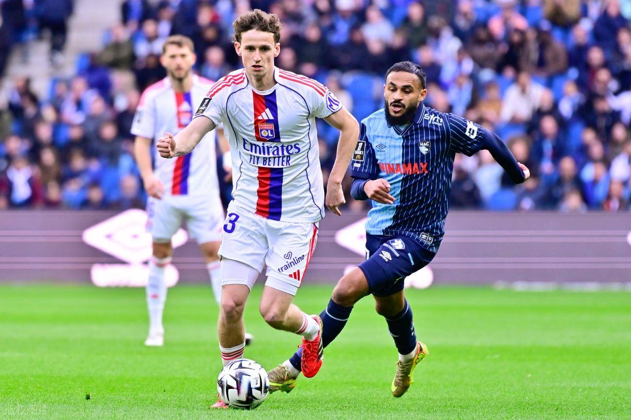 0-0 หนาวมาก หนึ่งคนน้อยกว่ายังไม่แพ้ 15 ของลีกเอิง 1 เสมอที่สี่ในลีกเอิง 1 และลียงไม่ชนะ 6 เกมติดต่อกัน_le HAVRE_HOMEFUL_HOMEFIELD