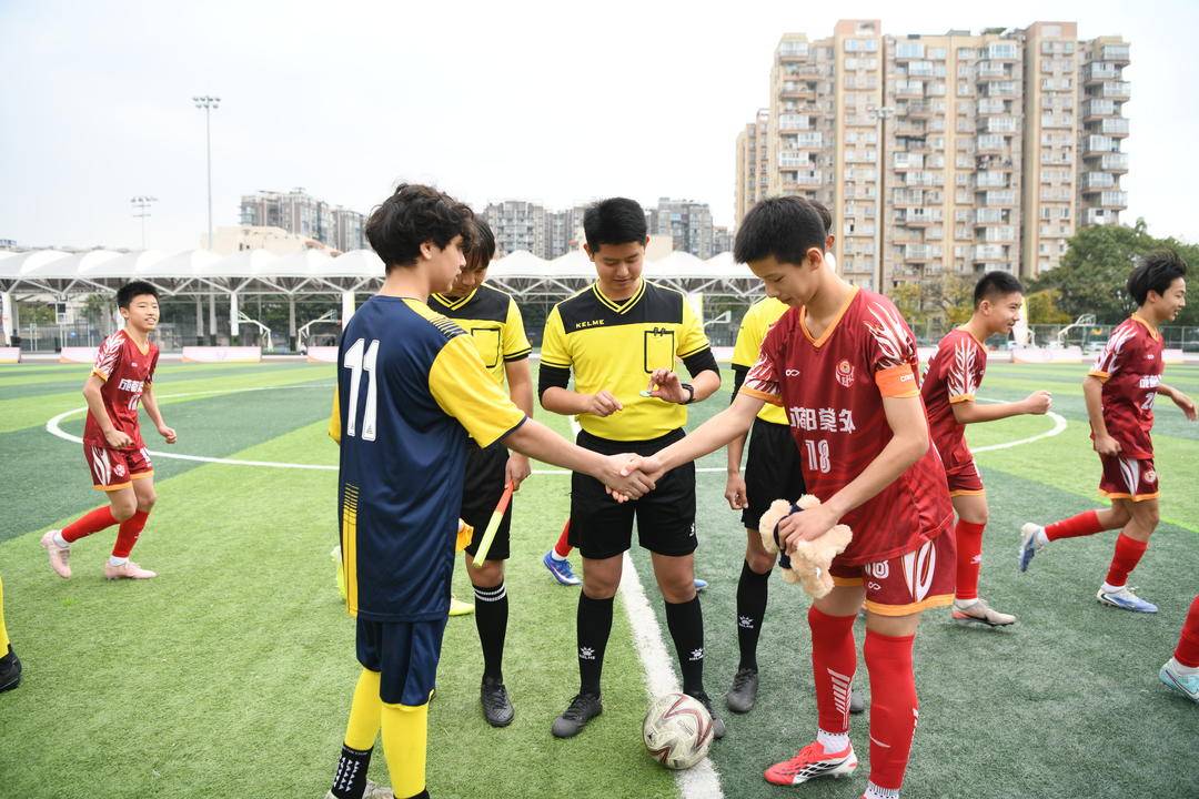 การฝึกเยาวชนของอาร์เซนอล เยือนเฉิงตู วัยรุ่นจีนและอังกฤษ 