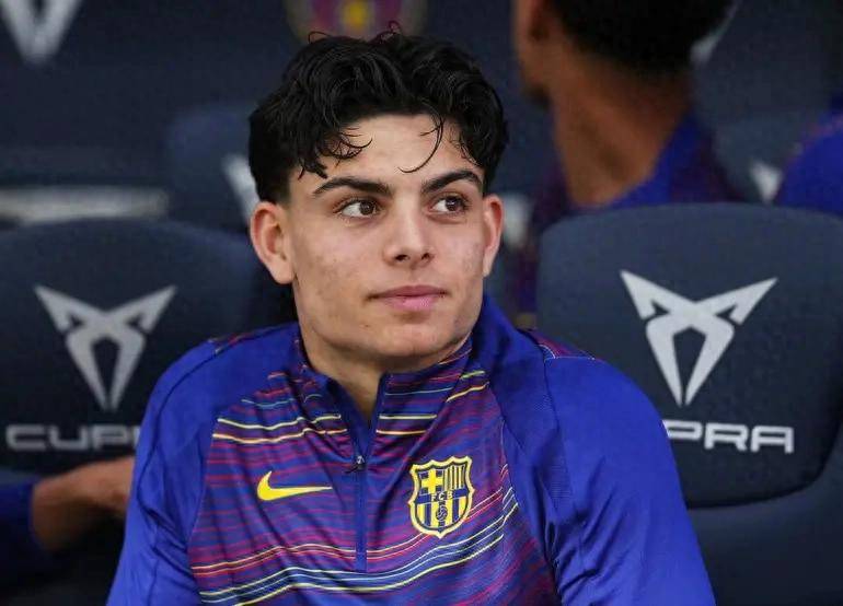 จากลามาเซียสู่ผู้ใหญ่เส้นทางฝันของเอ็กซาวี่