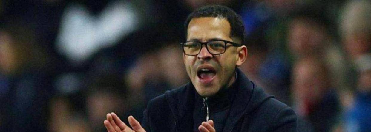 รถ: ฉันค่อนข้างจะเลือกไก่ริมถนน? โรนัลดินโญ่ถูกอาร์เซนอลฆ่าสองครั้งหลังจากเข้ารับตำแหน่งโรนัลดินโญ่ก็น่าผิดหวังในจุดนั้นและบลูส์ที่ขรุขระกลายเป็นทีมนำเข้าคู่ขนาน_everton_chelsea_chelsea