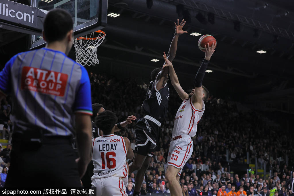 ดอนนารุมม่า น้ำตาในอารีน่า: อิตาลีพลาดฟุตบอลโลก ความฝันของกองพันเสื้อผ้าสีน้ำเงินของผู้รักษาประตูแมนเชสเตอร์ ซิตี้ จะเป็นจริงหรือไม่? บทลงโทษ_match_ac มิลาน