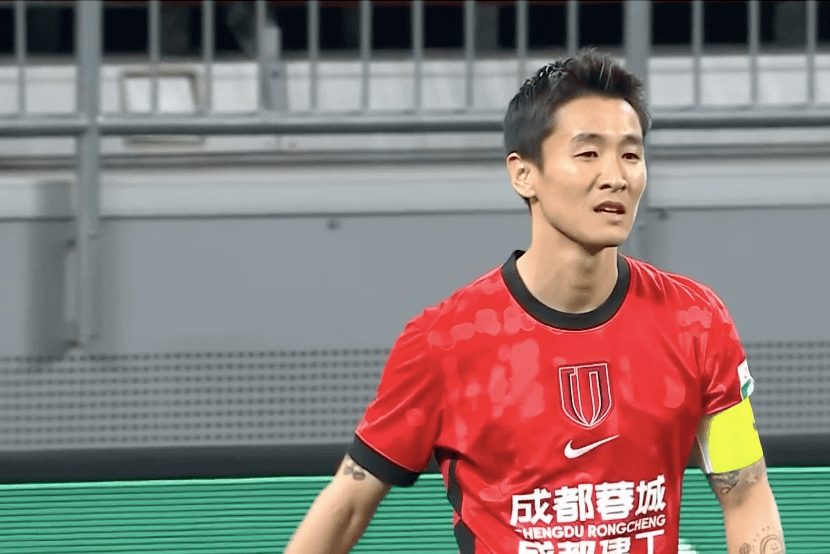 5-1! 4 รอบ 14 ประตูพุ่งขึ้นนำทีมจีนซูเปอร์ลีก, ตัวแทนคืนวันเกิดของ Shenfeng วัย 34 ปีสวมหมวกเป็นเวลา 17 นาที_Rongcheng_Felipe_Wei Shihao