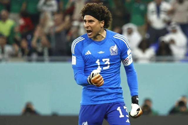 อายุ 40 ปี ไม่เกษียณ! เม็กซิโก วู เซินหยู จะสู้เพื่อฟุตบอลโลกครั้งที่ 6! ราชวงศ์ที่หกกับ Messi และ Ronaldo_Ochoa_Mexico_Professional