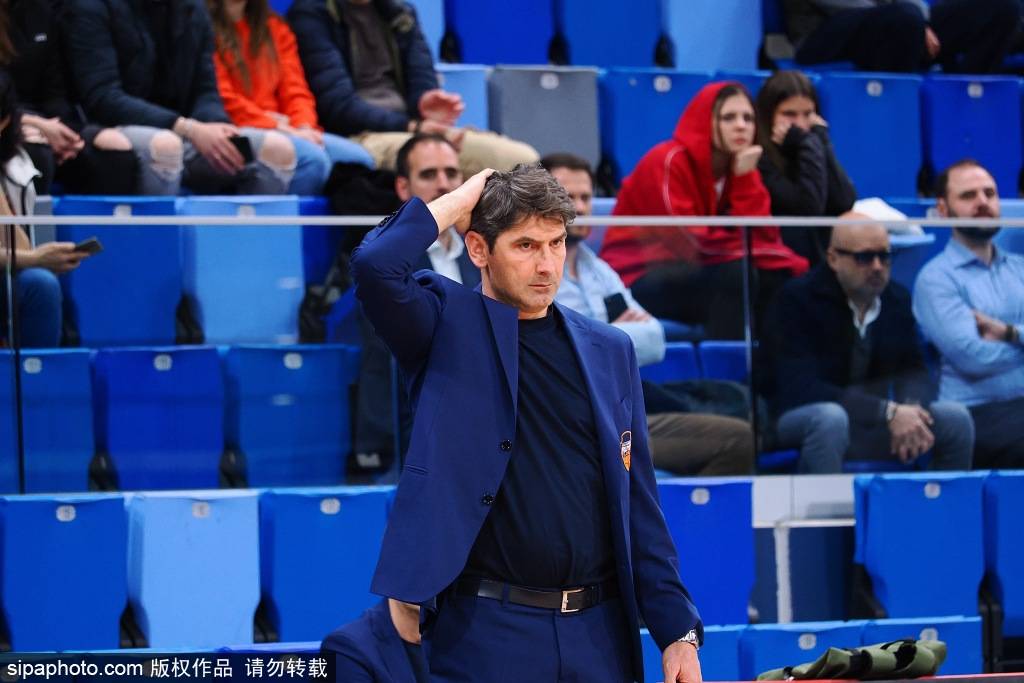 เดเซลบี้สัญญาว่าจะฟื้นสไตล์สเปอร์ส