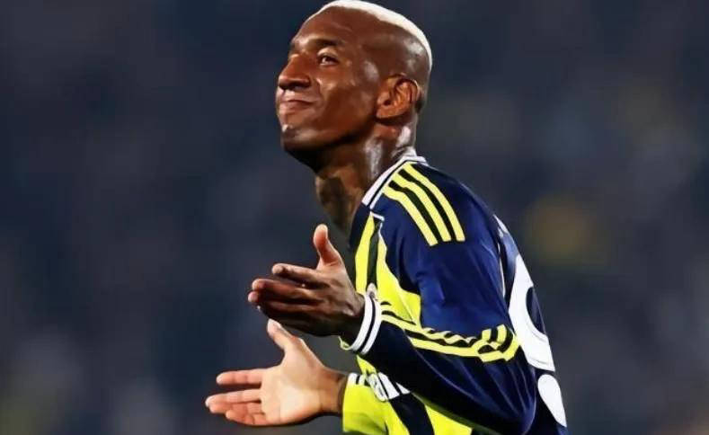 ทาลิสก้า นักเตะรุ่นเก่าของจีน เอาชนะรองเท้าบู๊ตทองคำ 2 คู่! ทำประตูได้ 28 ประตู จาก 40 เกม บังคับให้ต้องออกจากทีมเนื่องจากประตูมากเกินไป_Fernebahce_Riade_Fenebahce