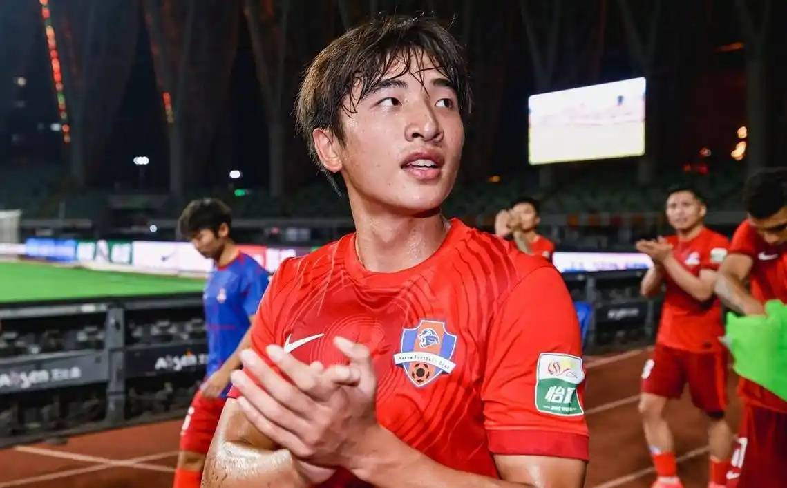 เว่ยเซียงซิน: เกณฑ์มาตรฐานของคนรุ่นใหม่การเรียนต่อต่างประเทศมีการทดสอบสามเท่าของเทคโนโลยี จิตวิทยา และวัฒนธรรม_ ยุโรป_ฟุตบอล_ดาวรุ่ง