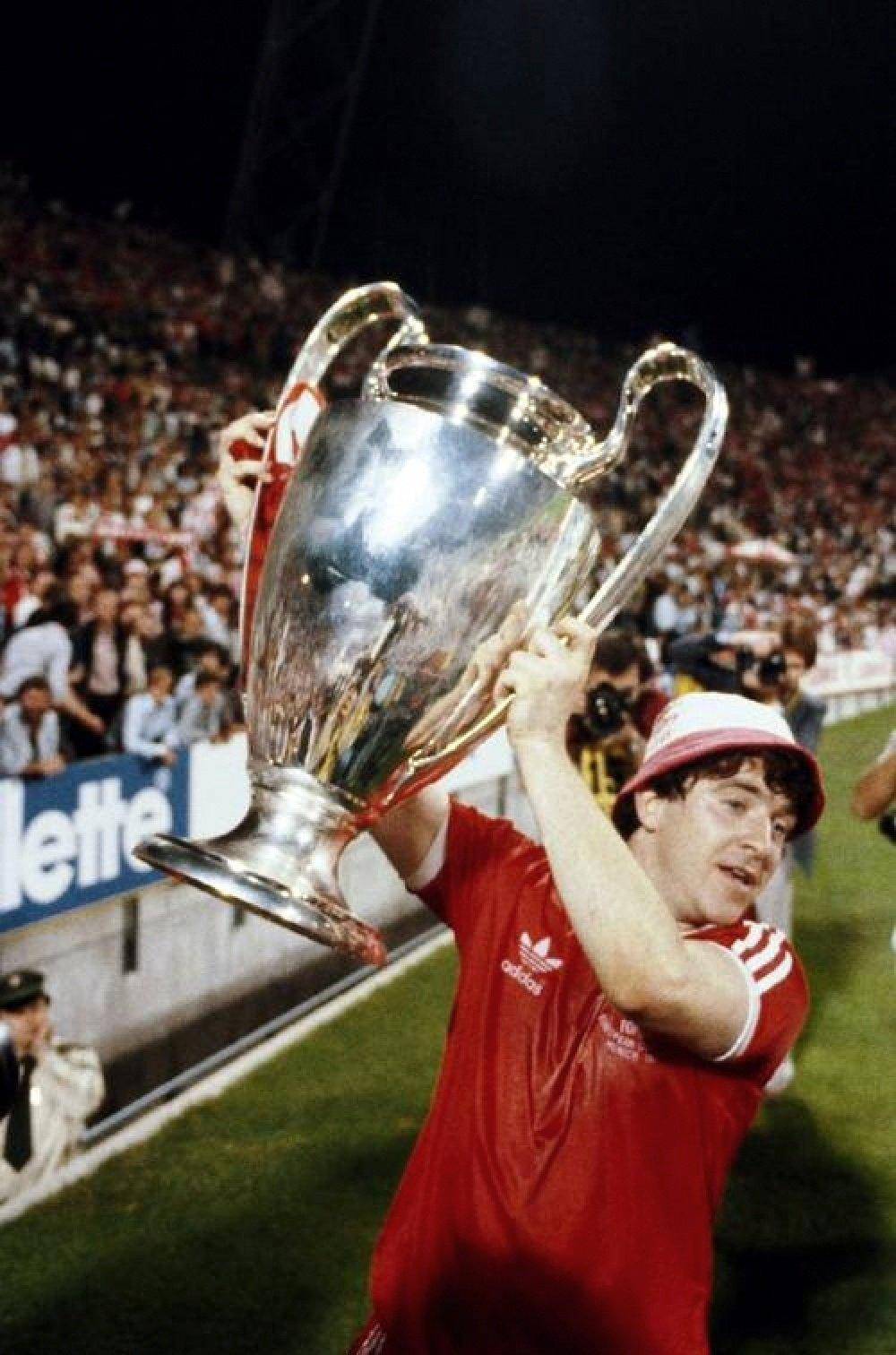 น็อตติงแฮม ฟอเรสต์ โต้เป็นเวลาสองเดือน Pereira ได้เปลี่ยนโค้ชให้กลายเป็นฮีโร่ในการตกชั้น และยูโรป้าลีกได้มาถึงรอบรองชนะเลิศและความฝันของแชมเปี้ยนส์ลีก