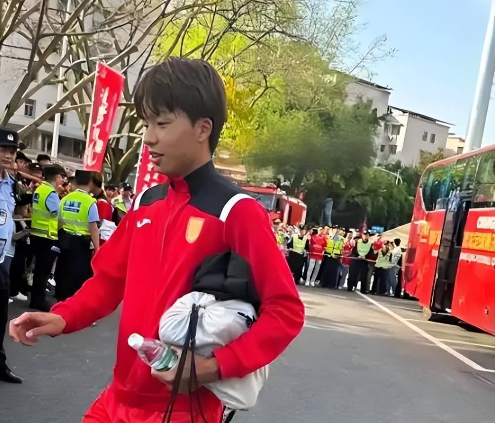 ฉงชิ่ง ถงเหลียง หลงกัง เสมอ 1-1 ที่บ้าน! หลี่ เจิ้นฉวน ประกาศอย่างเป็นทางการว่าเขาจะออกจากทีมและออกจากทีม และเขาจะอยู่ในเจอร์แมนเนียม ดอร์ทมุนด์ ในต่างประเทศ จะถูกหักล้าง_หลี ฮาปูร์_ดอร์ทมุนด์