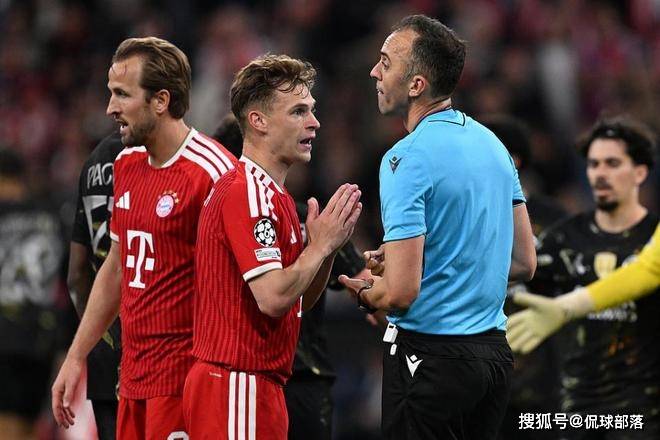 บาเยิร์นผิดมาก! 5 จุดโทษที่ไม่เอื้ออำนวยใน 1 เกม, แฮนด์บอลปารีส 3 ถูกละเลย + 1 คนควรถูกส่งออกไปในช่วงพักครึ่ง