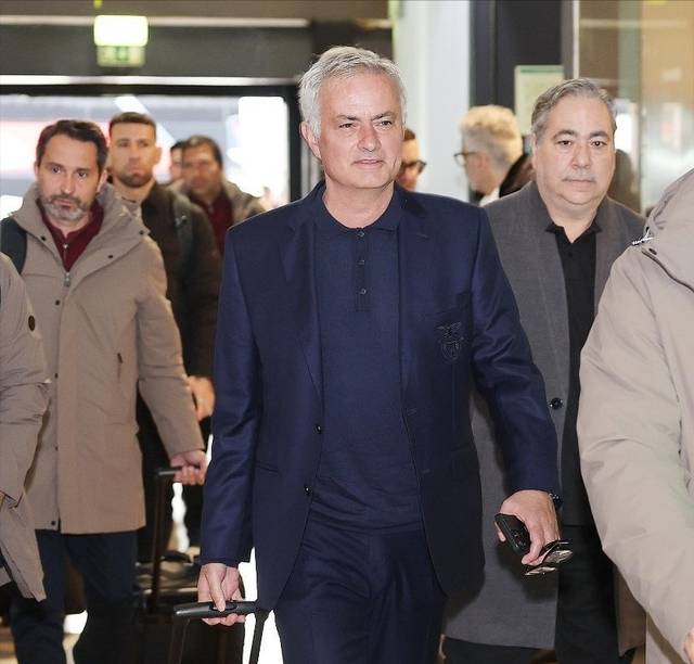 1 โทรเพื่อทำให้เรอัลมาดริดมั่นคง! มูรินโญ่คือ god_murinho_benfica_referee