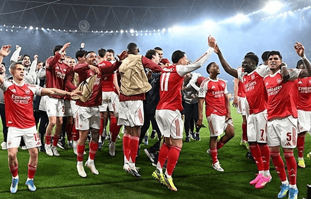 อาร์เซนอล 3 ไฮส์ แชมเปี้ยนส์ ลีก สุดท้าย ซ่อนตัวอยู่ในมุม แฟล็กโพล_ซาโฟนอฟ_โฮเทล_ดูเมเล่