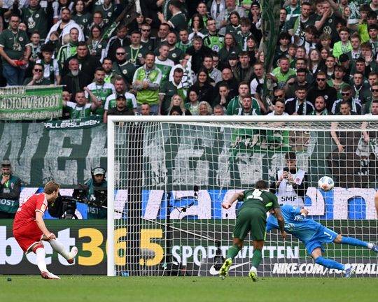 สถิติการชนะจุดโทษของ Kean Deacon สิ้นสุดลง และลูกโทษพลาดในเกมเยือน Wolfsburg_Season_League_Player