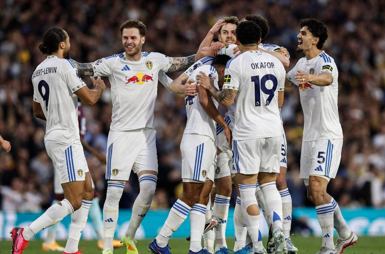 ลีดส์ ยูไนเต็ด 3-1 ชนะ เบิร์นลีย์ นำท็อตแนม นำ ท็อตแนม นำทีม โดยพื้นฐานแล้ว ล็อคในการ RELEGation_Competition_Ranking_Victory ได้สำเร็จ