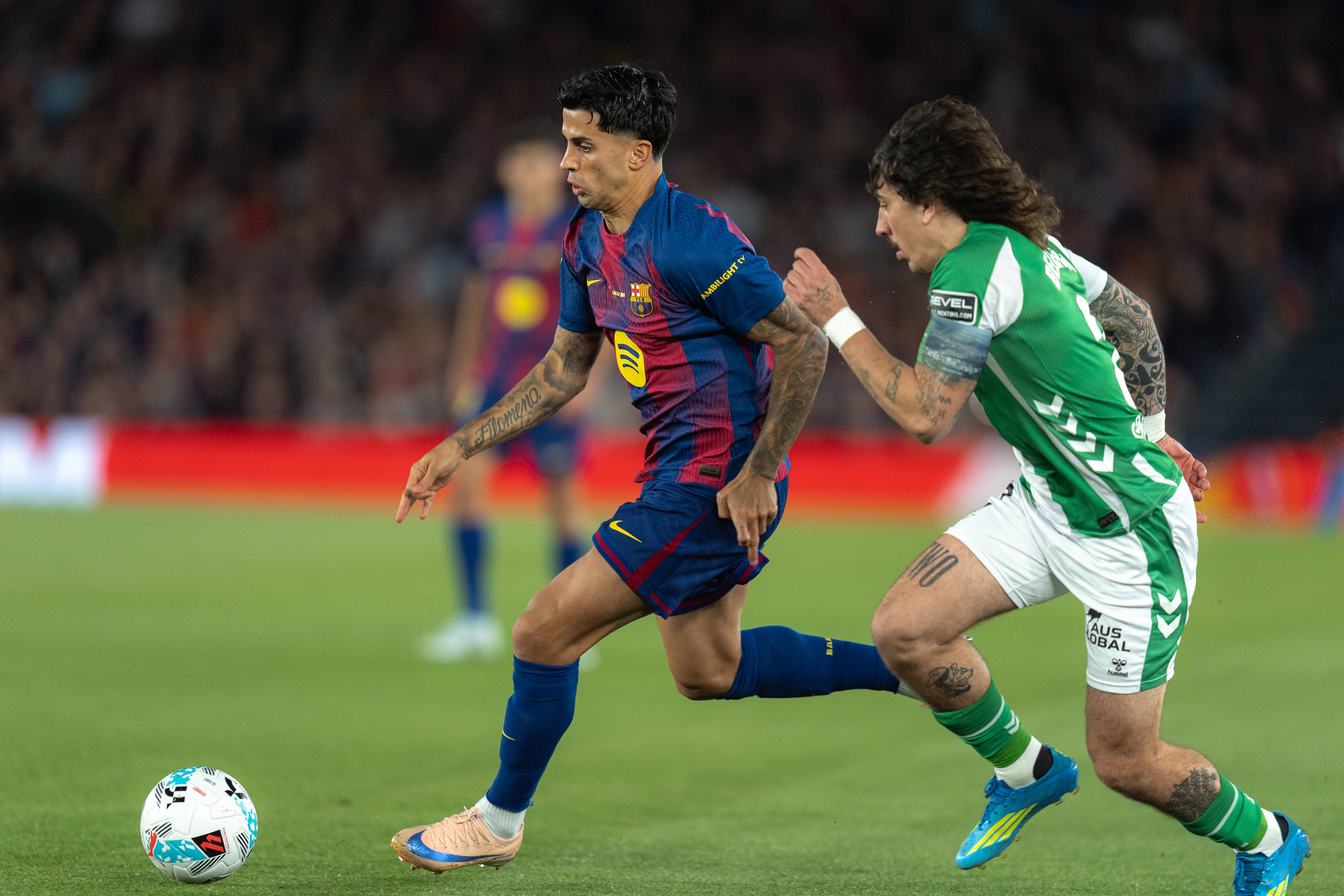 (กีฬา) ฟุตบอล - ลาลีกา: บาร์เซโลนาชนะ Royal Betis_ สำนักข่าวซินหัว_ฮวน กอสซา_เพลย์เยอร์