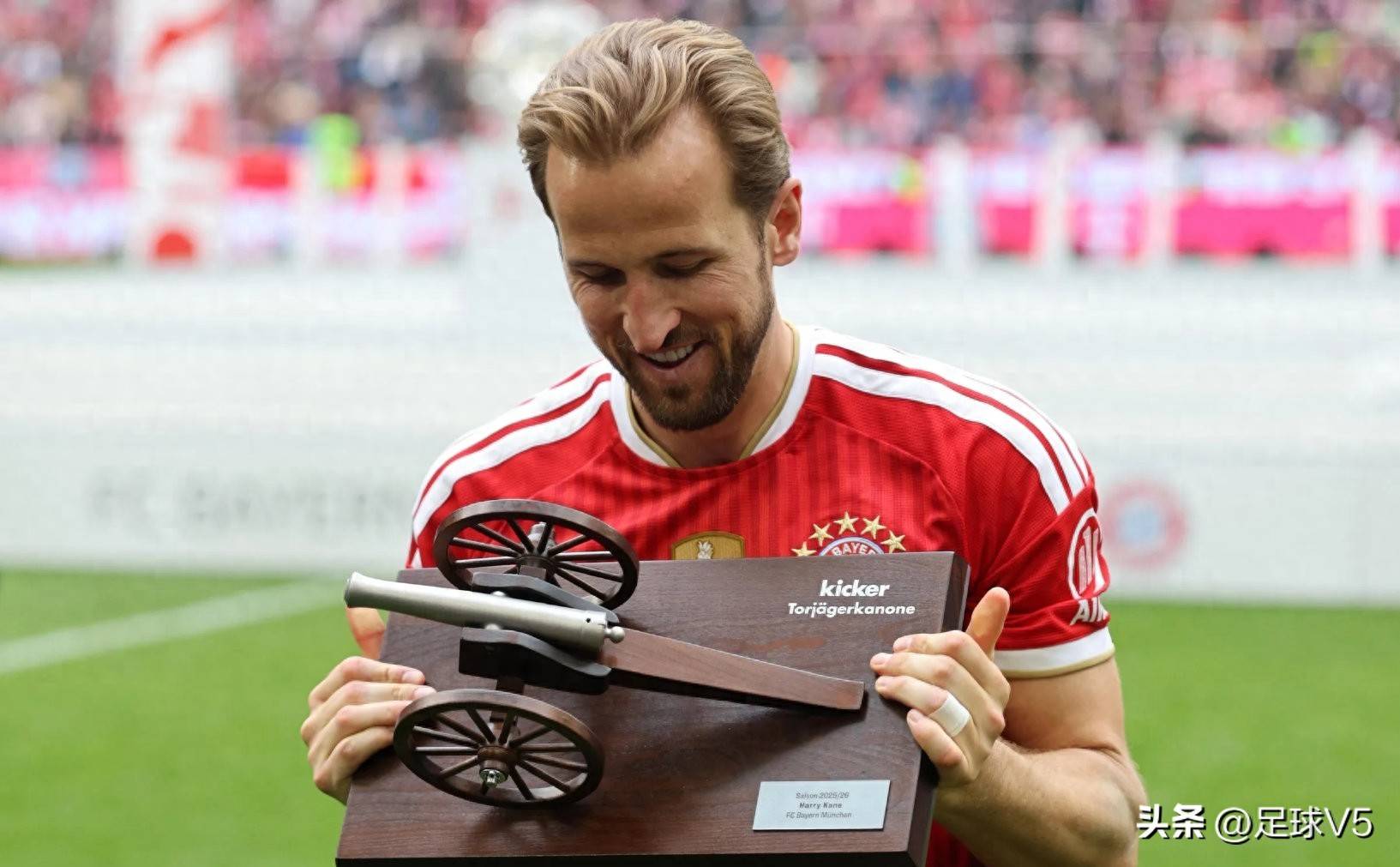 58 ประตูจาก 50 เกม! Kane อายุ 32 ปี ต่อสัญญากับบาเยิร์น: ฉันจะเล่นจนกว่าฉันจะอายุ 37 ปี และฉันจะไม่ทิ้งให้มากเท่า! _ season_goals_legend
