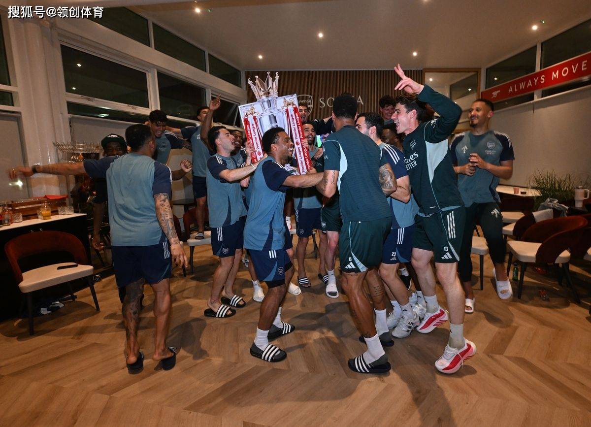อดใจรอไม่ไหวสำหรับงานคาร์นิวัล! ความฝันของอาร์เซนอล กลับมาปรากฏตัวอีกครั้งในพรีเมียร์ลีก หลัง 22 ปี_Trophy_This Season_Man City