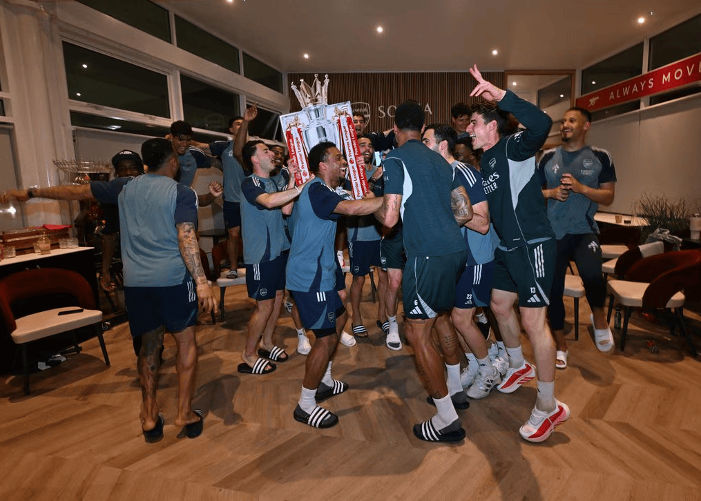 ป้องกันแชมป์! ข้อมูลสำคัญ อาร์เซนอล 1 สู่ แมนเชสเตอร์ ซิตี้ ไกลถึง 8 ฟุต เขาสมควรที่จะคว้าแชมป์ แชมเปี้ยนชิพ_โกล_ตัวแทน ผู้เล่น_แมนฯ ยูไนเต็ด