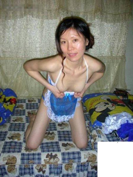嫂子穿丁字褲睡覺 陰唇都外翻了耶 (18P)